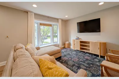 1931 Governors Lane, Hoffman Estates, IL 60169 - Photo 9