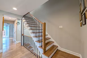 1931 Governors Ln, Hoffman Estates, IL 60169 - Photo 9