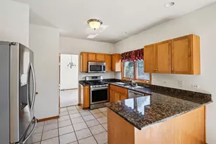 663 Anne Ln, Bolingbrook, IL 60440 - Photo 11