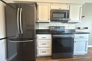 1511 Longwood Dr, Sycamore, IL 60178 - Photo 7