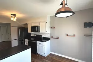 1511 Longwood Dr, Sycamore, IL 60178 - Photo 5
