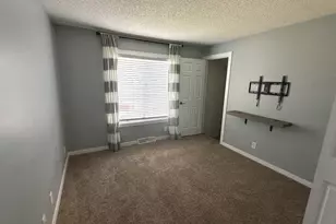 1511 Longwood Dr, Sycamore, IL 60178 - Photo 17