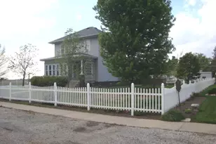 429 W Koplin Ave, Cissna Park, IL 60924 - Photo 3