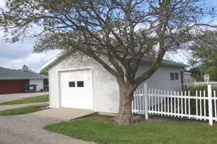 429 W Koplin Ave, Cissna Park, IL 60924 - Photo 7