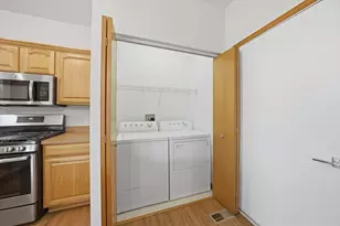 646 S Cadillac Cir, Romeoville, IL 60446 - Photo 9