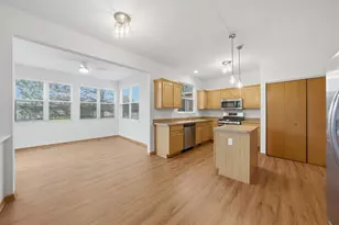 646 S Cadillac Cir, Romeoville, IL 60446 - Photo 5