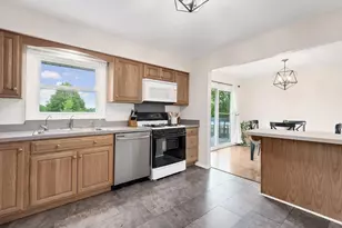 28W776 Wagner Rd, Naperville, IL 60564 - Photo 11