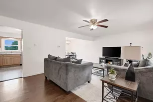 28W776 Wagner Rd, Naperville, IL 60564 - Photo 5