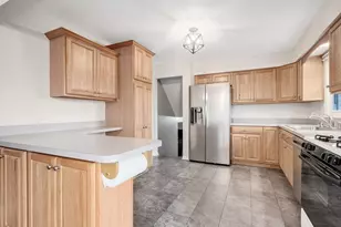 28W776 Wagner Rd, Naperville, IL 60564 - Photo 9