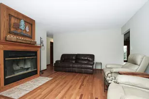 39W609 Lori Ln, Elgin, IL 60124 - Photo 5
