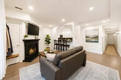 924 W Wolfram Street #1, Chicago, IL 60657 - Photo 3