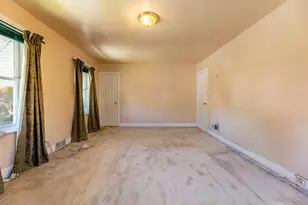 10211 S Eberhart Ave, Chicago, IL 60628 - Photo 9