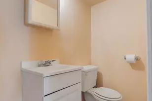10211 S Eberhart Ave, Chicago, IL 60628 - Photo 17