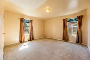 10211 S Eberhart Ave, Chicago, IL 60628 - Photo 11