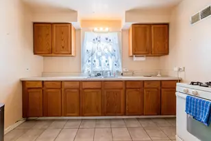 10211 S Eberhart Ave, Chicago, IL 60628 - Photo 7