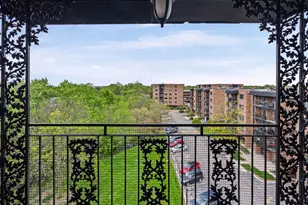 9331 Landings Ln, Des Plaines, IL 60016 - Photo 11