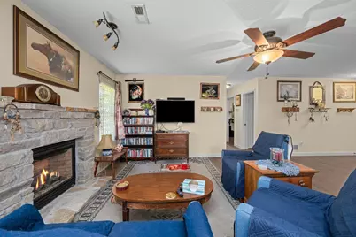 315 E Lotte Street, Blue Grass, IA 52726 - Photo 5