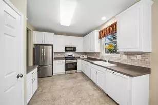 757 Bellevue Cir, Oswego, IL 60543 - Photo 9