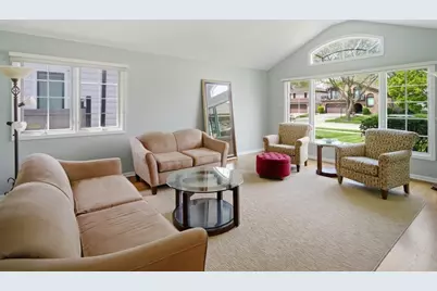 8841 N Birch Avenue, Morton Grove, IL 60053 - Photo 5