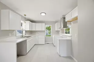 2812 20th St, Rockford, IL 61109 - Photo 5