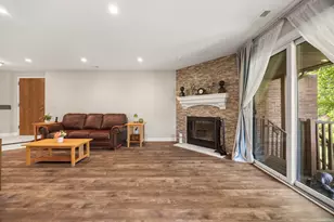 423 Ramblewood Dr, Glen Ellyn, IL 60137 - Photo 9