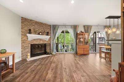 423 Ramblewood Drive #D, Glen Ellyn, IL 60137 - Photo 3