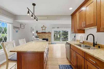 542 Cress Creek Court, Crystal Lake, IL 60014 - Photo 5