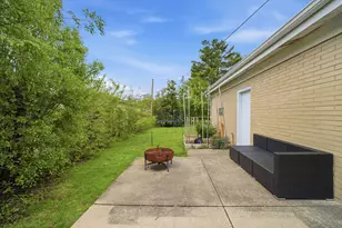 1322 Brook Ln, Glenview, IL 60025 - Photo 17