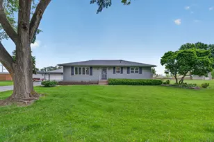 42W675 Star Ln, Sugar Grove, IL 60554 - Photo 5