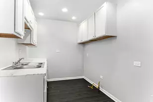 9209 S Woodlawn Ave, Chicago, IL 60619 - Photo 13