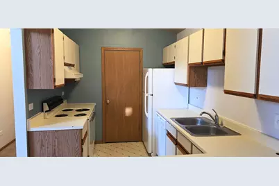 1350 Cunat Court #2D, Lake in the Hills, IL 60156 - Photo 5