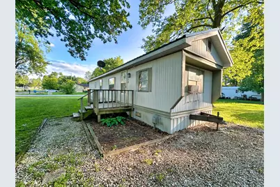 518 Locust Street, Xenia, IL 62899 - Photo 5
