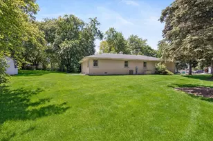 27W641 Holly Ct, West Chicago, IL 60185 - Photo 29