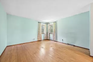27W641 Holly Ct, West Chicago, IL 60185 - Photo 15