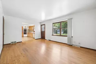 27W641 Holly Ct, West Chicago, IL 60185 - Photo 11