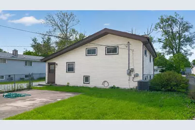 624 W Merle Avenue, Villa Park, IL 60181 - Photo 11