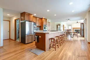 4226 N Riverdale Dr, McHenry, IL 60051 - Photo 11