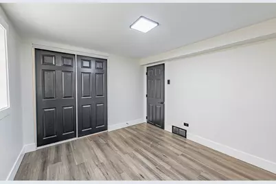 8051 S Escanaba Avenue, Chicago, IL 60617 - Photo 17