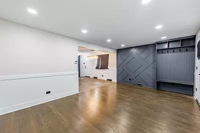 8051 S Escanaba Avenue, Chicago, IL 60617 - Photo 5