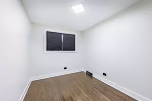 8051 S Escanaba Ave, Chicago, IL 60617 - Photo 13