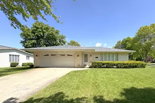 901 Lark St, Peotone, IL 60468 - Photo 1