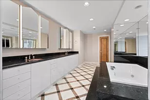 100 E Huron St, Chicago, IL 60611 - Photo 17
