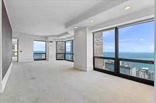 100 E Huron St, Chicago, IL 60611 - Photo 11