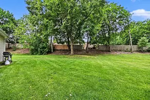 880 Colony Lake Dr, Schaumburg, IL 60194 - Photo 17