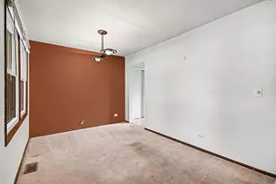 880 Colony Lake Dr, Schaumburg, IL 60194 - Photo 5