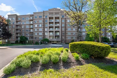 125 Lakeview Drive #301, Bloomingdale, IL 60108 - Photo 1