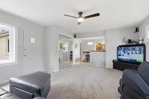 237 N Pioneer Dr, Addison, IL 60101 - Photo 15