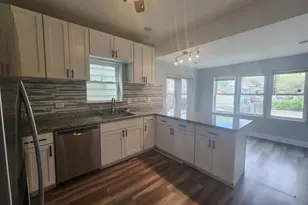 2102 W 68th Pl, Chicago, IL 60636 - Photo 7