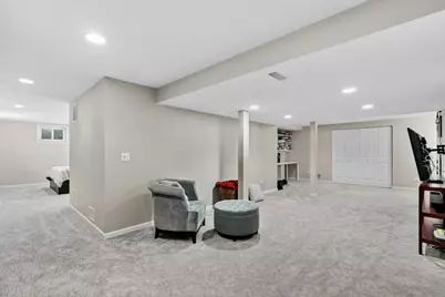 670 Williamsburg Avenue, Gurnee, IL 60031 - Photo 23