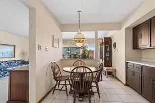 4716 W 106th Pl, Oak Lawn, IL 60453 - Photo 7